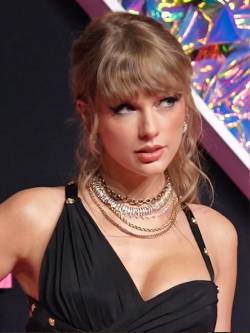 Taylor Swift at the 2023 MTV awards